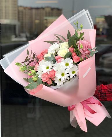 Букет цветов из: Розы, Лизиантусы и Хризантемы в Талицы