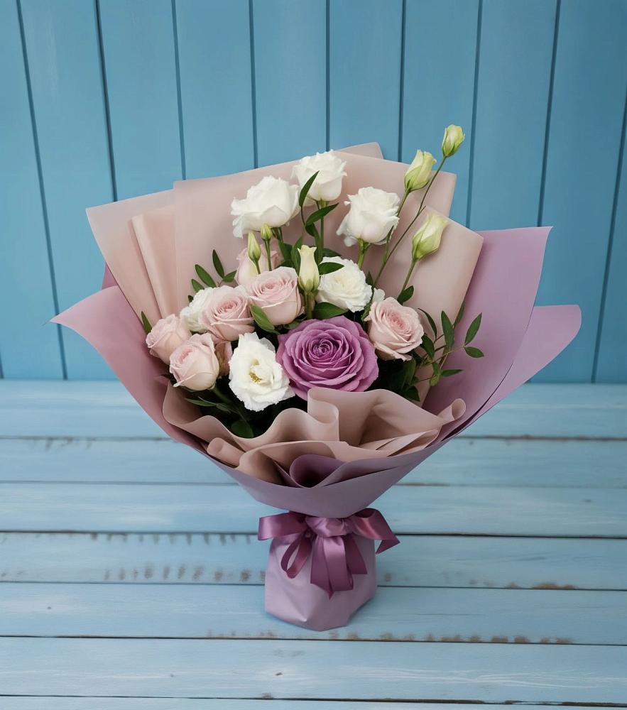 Букет цветов из: Розы и Лизиантусы в Талицы